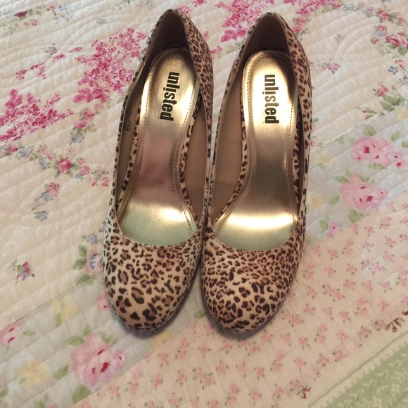 Never worn before leopard heals