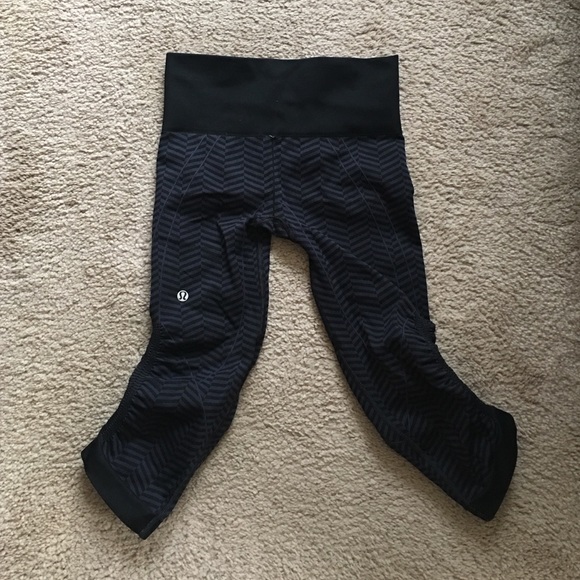 Lululemon Flow Crop size 4