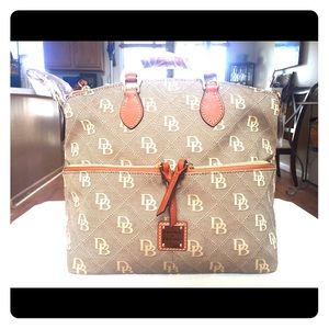 Dooney & Bourke purse 👛! 💯 authentic ❣️