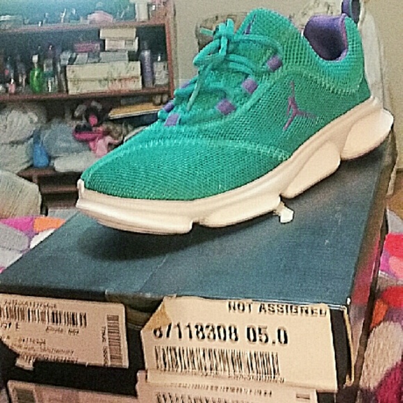 Jordan Shoes - Jordan Rcvr