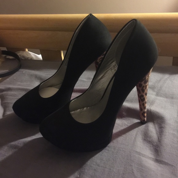 Shoe dazzle leopard heels