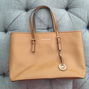 Michael Kors tote in tan