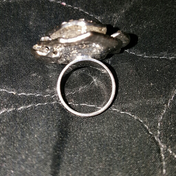 Flower ring - Picture 2 of 2