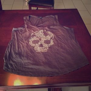 Tank with crystal skull