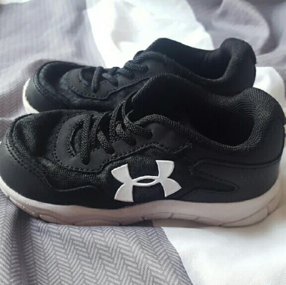 Under Armour tennis shoes