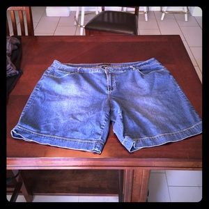 Woman's plus denim jean shorts