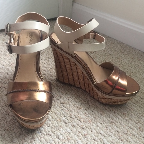 Metallic wedges