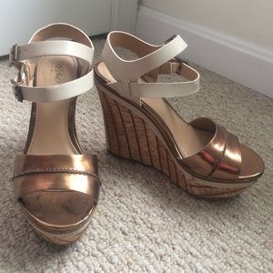 Metallic wedges