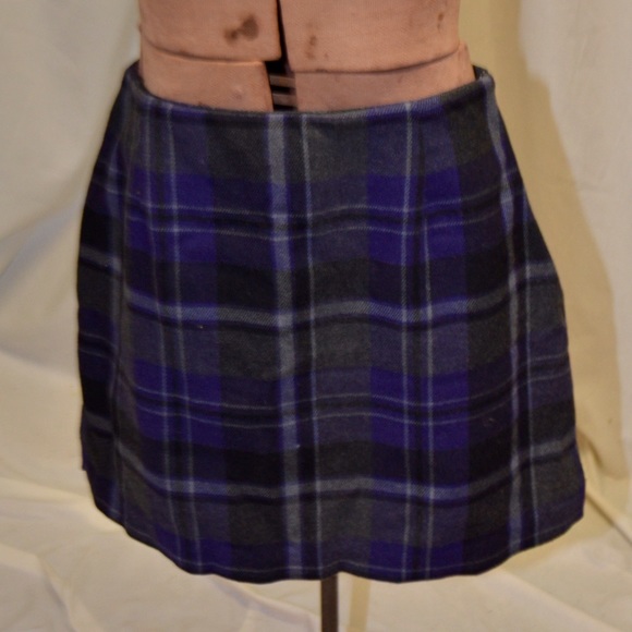 Gray/purple/black plaid skirt