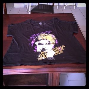 Cold shoulder Madonna tee 💥final price💥
