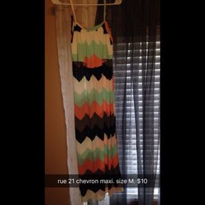 Rue 21 chevron maxi.