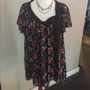 Multicolor top with bow on front