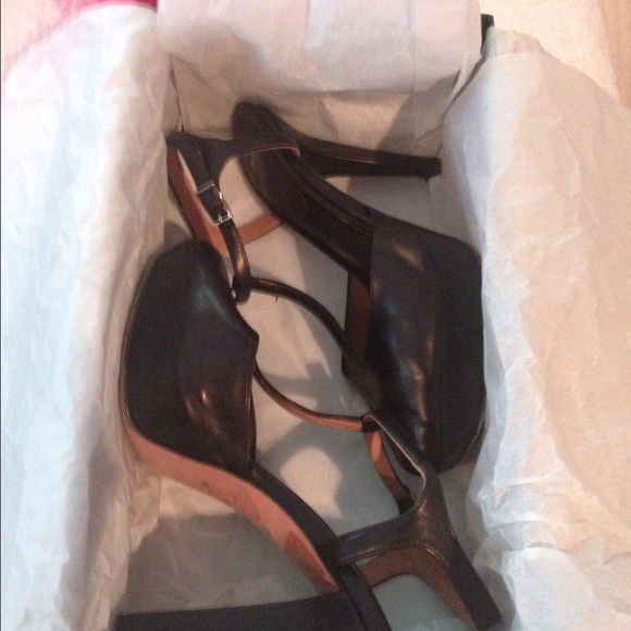 Hugo Boss T-strap Platform - Picture 2 of 3