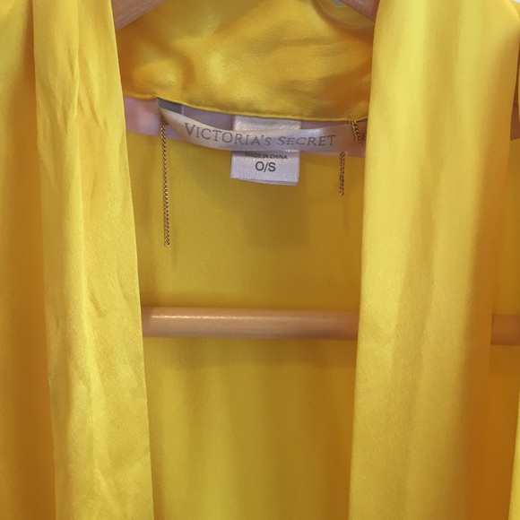 🚫SOLD Victoria's Secret Sunshine Robe O/S - Picture 2 of 4