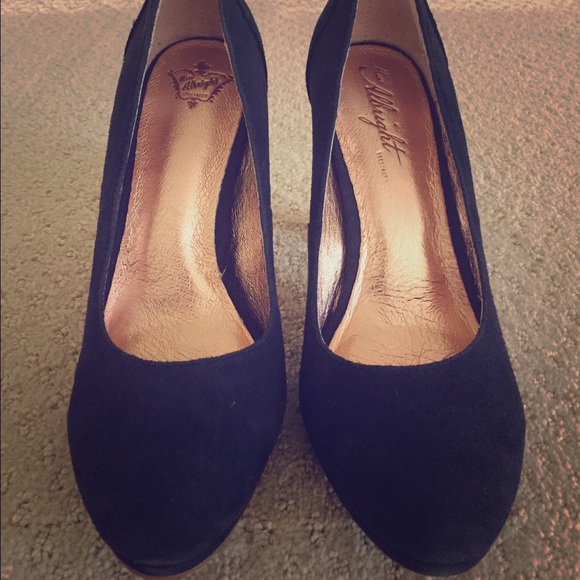 Navy blue Suede pumps, Sz 8