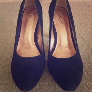 Navy blue Suede pumps, Sz 8