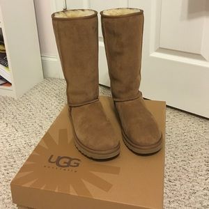 EUC Classic Tall UGG Boots in Chestnut