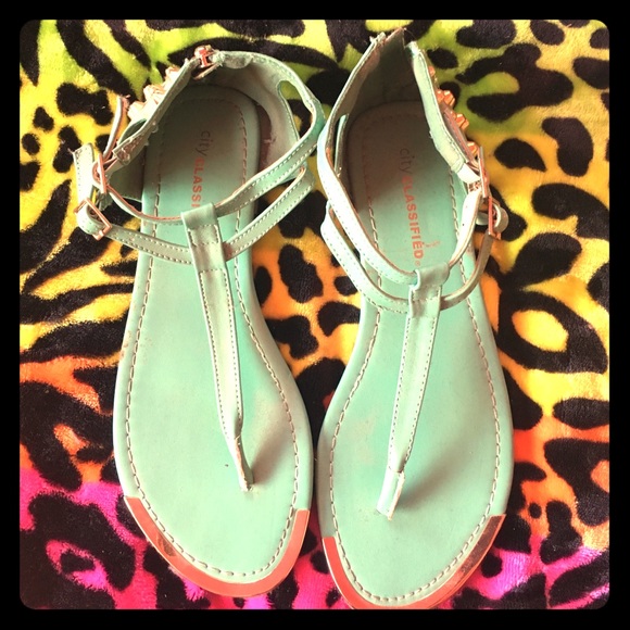 Sandals - Picture 1 of 2