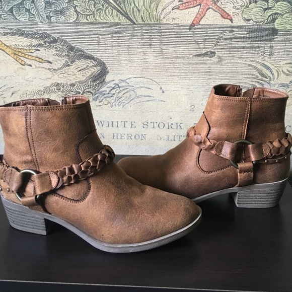 Short boots
