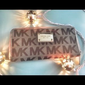 Michael Kors Full-Zip Wallet