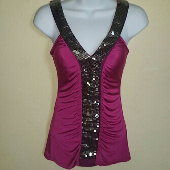 🚫🚫SOLD🚫🚫 NEW! Sequin top size Small - Picture 1 of 3