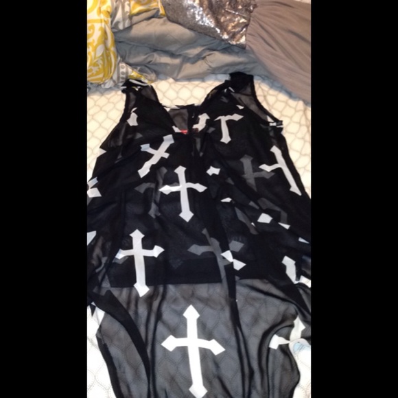 Cross high low shirt - Picture 2 of 2