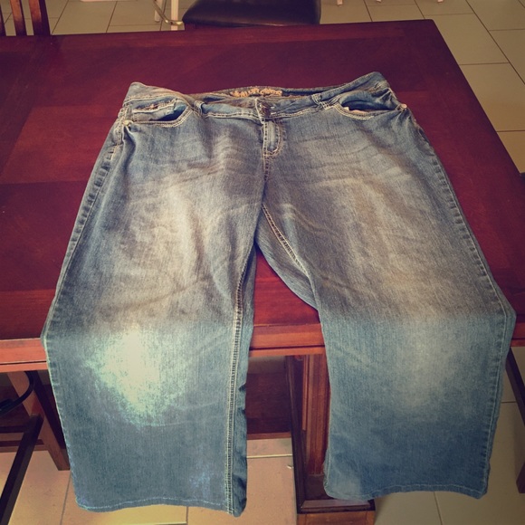 Woman's Wallflower bling jeans