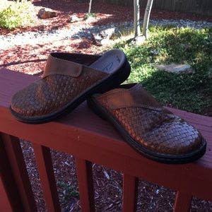 Clarks woven top slip on