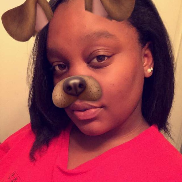 Meet your Posher, Alexis