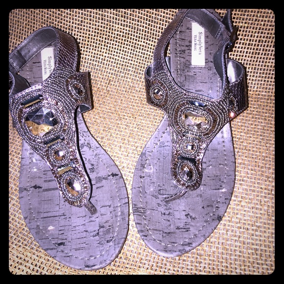 Sandals with stones