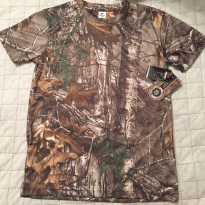 NWT!! Camo RealTree Athletic Tshirt! Youth medium