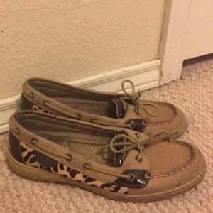 Cute tan and cheetah sperrys!