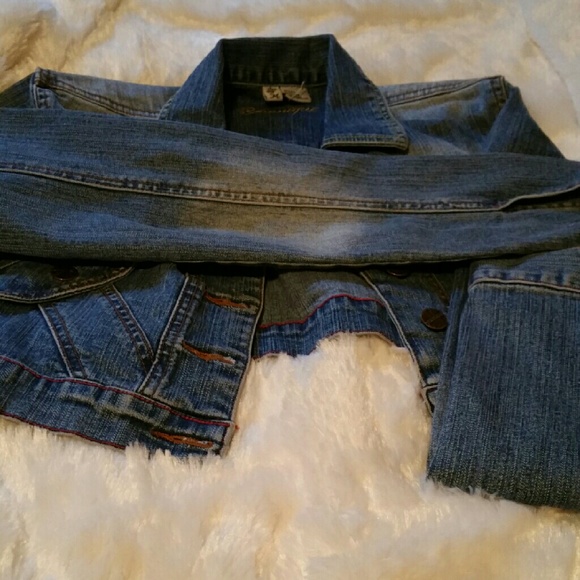 Women's cropped jean jacket. Size medium