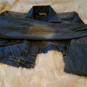 Women's cropped jean jacket. Size medium