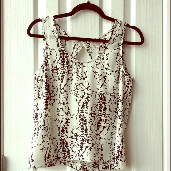 Parker - Silk Top with Cutout Back