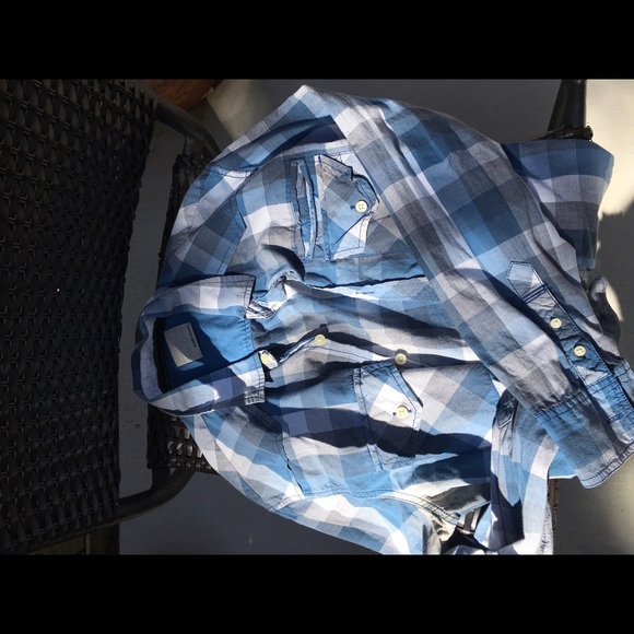 Men's blue plaid button up