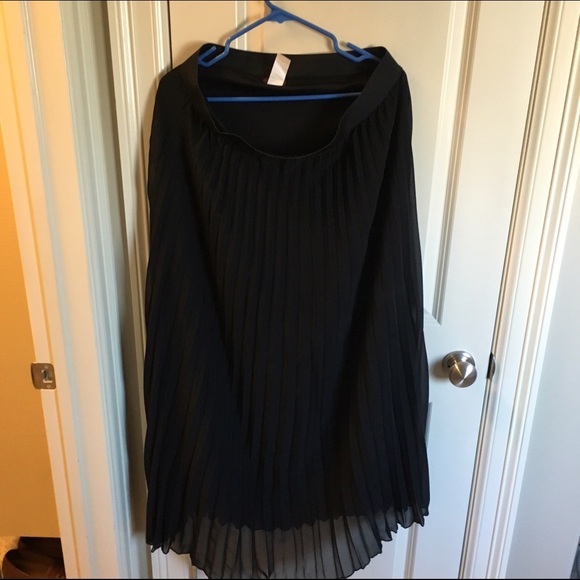 Lavish black pleated maxi skirt