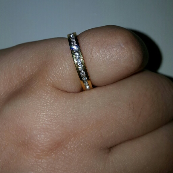 FASHION JEWELRY - Picture 1 of 3