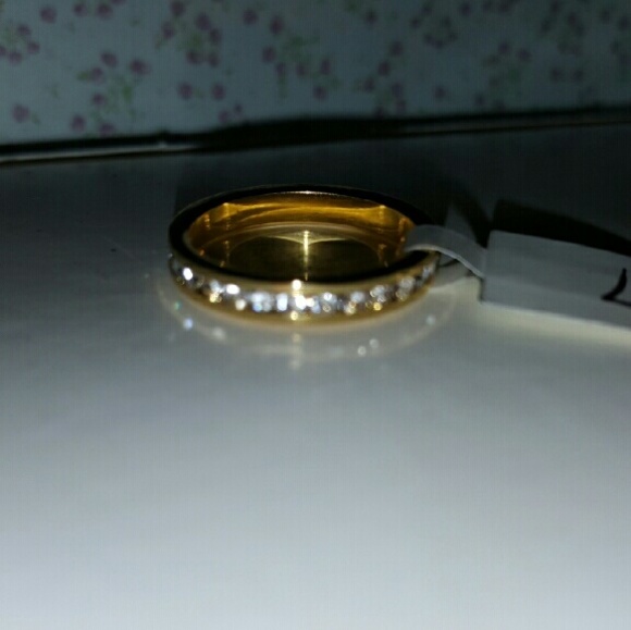 FASHION JEWELRY - Picture 2 of 3