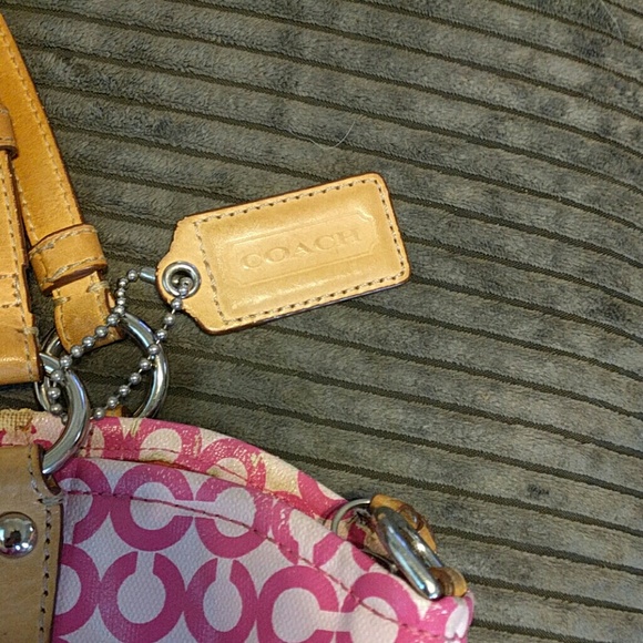 Pink Coach - Picture 2 of 4