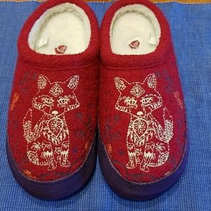 Acorn mule slippers. NW/OT. Cat motif.
