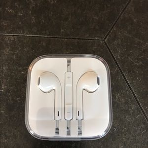 iPhone earphones brand new in case