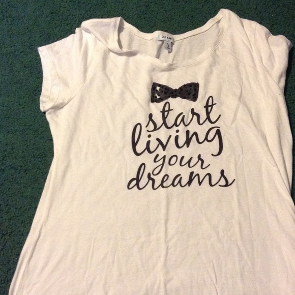 White t with bow design