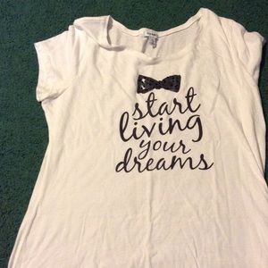 White t with bow design