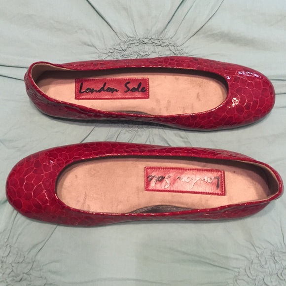 NWOB London Sole Red Snakeskin Flats - Sz 10 🇺🇸 - Picture 3 of 4