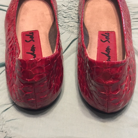 NWOB London Sole Red Snakeskin Flats - Sz 10 🇺🇸 - Picture 4 of 4