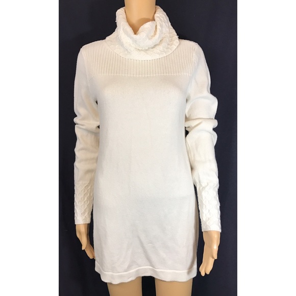 WHBM oversized white sweater/tunic with ribbing