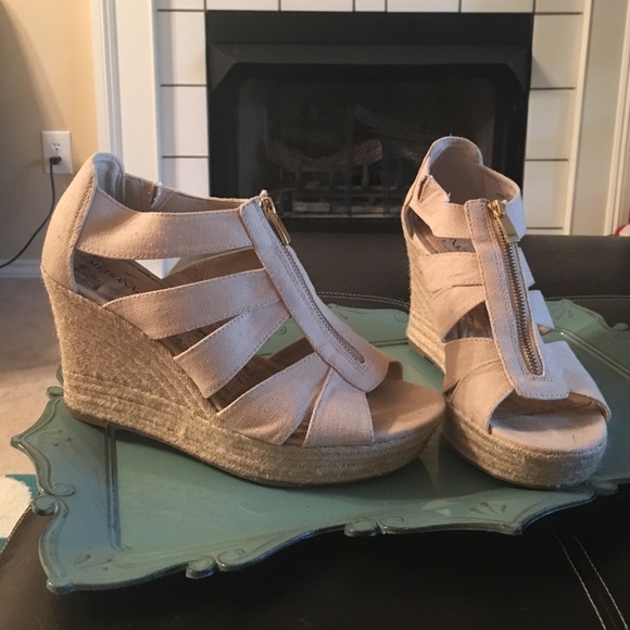 ‼️ ON HOLD ‼️ Adorable Khaki Canvas Wedges