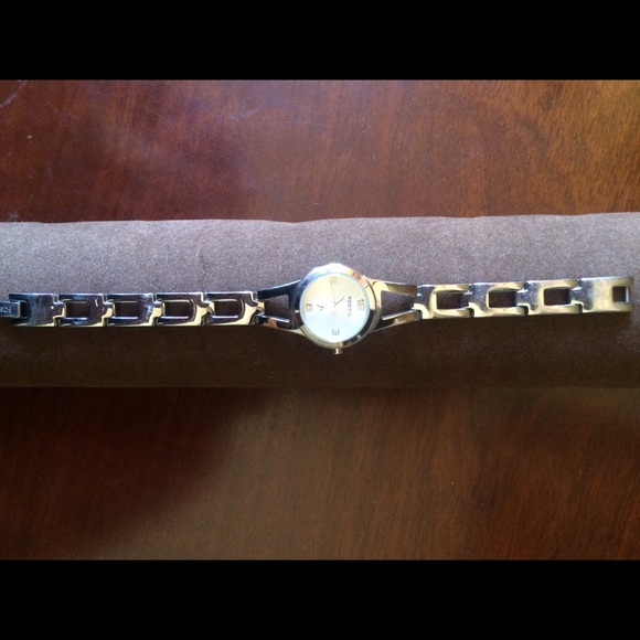 ❗️SALE❗️ Fossil Silver Watch - Picture 2 of 3