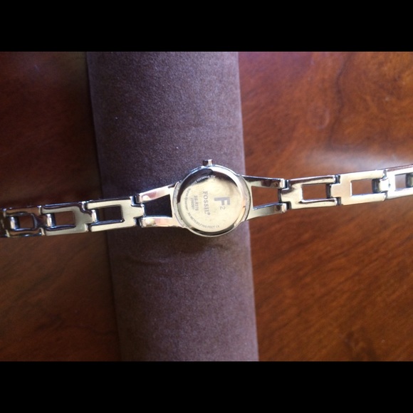 ❗️SALE❗️ Fossil Silver Watch - Picture 3 of 3